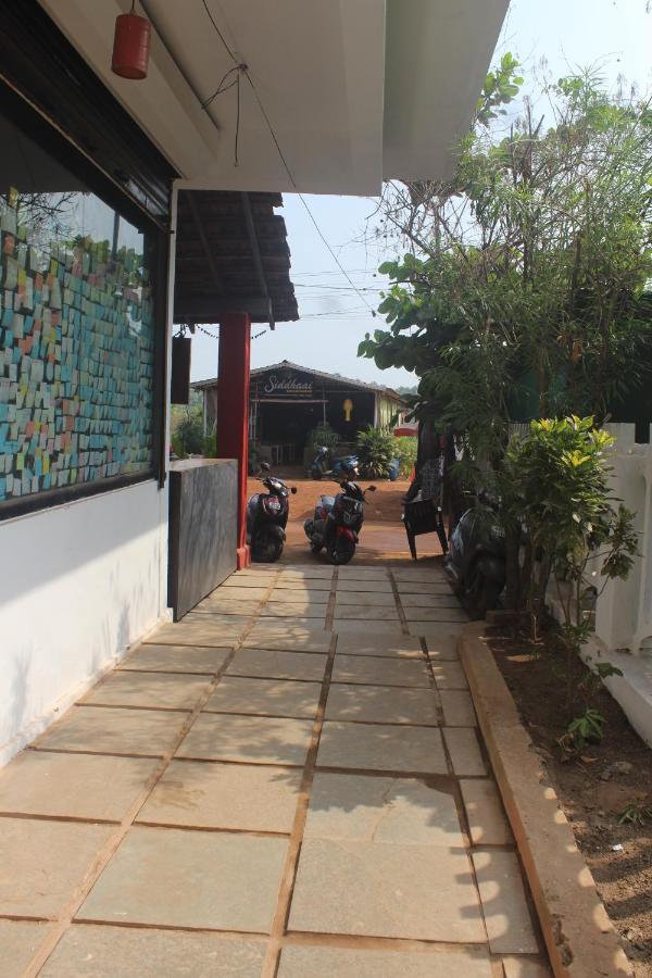 Seaprincess Guesthouse Anjuna Bagian luar foto