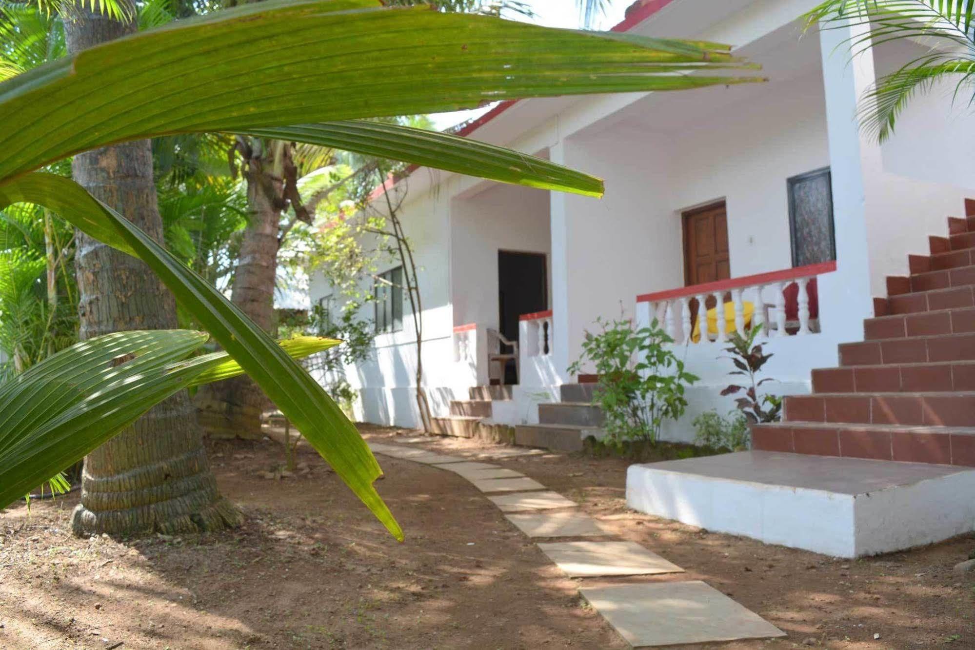 Seaprincess Guesthouse Anjuna Bagian luar foto