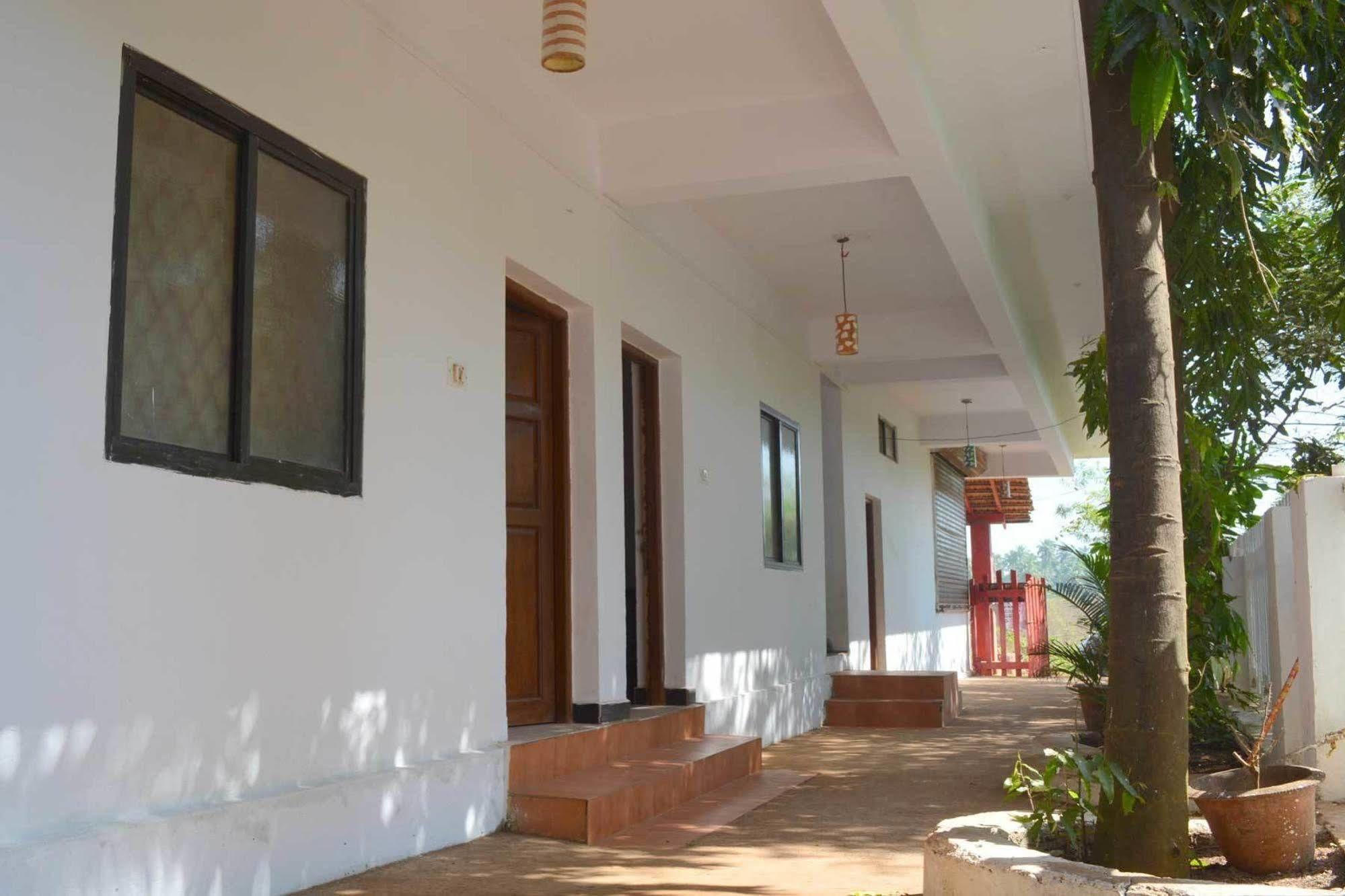 Seaprincess Guesthouse Anjuna Bagian luar foto