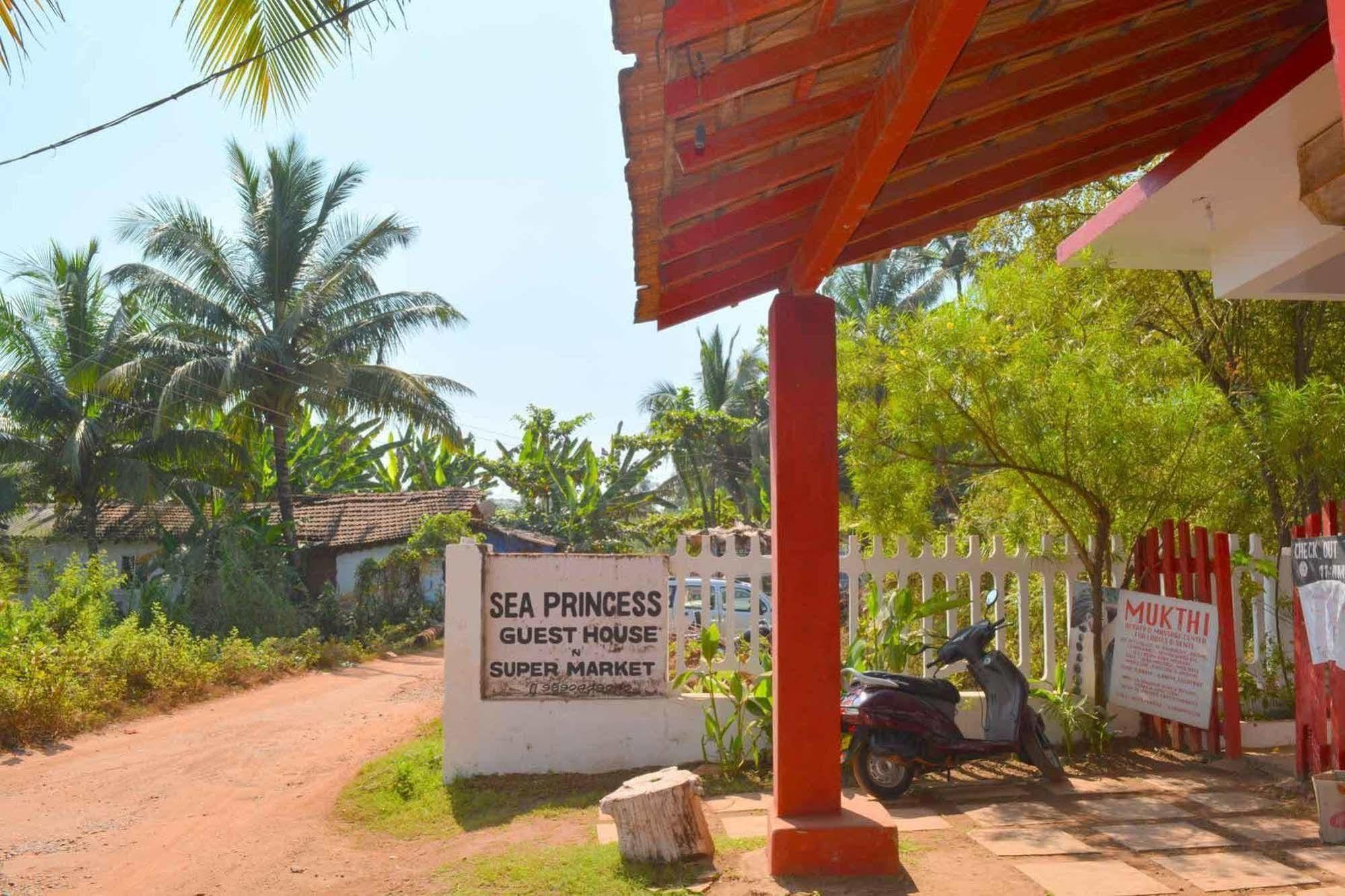 Seaprincess Guesthouse Anjuna Bagian luar foto